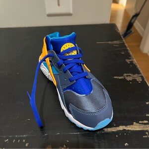 Boys hurache Nike shoes!